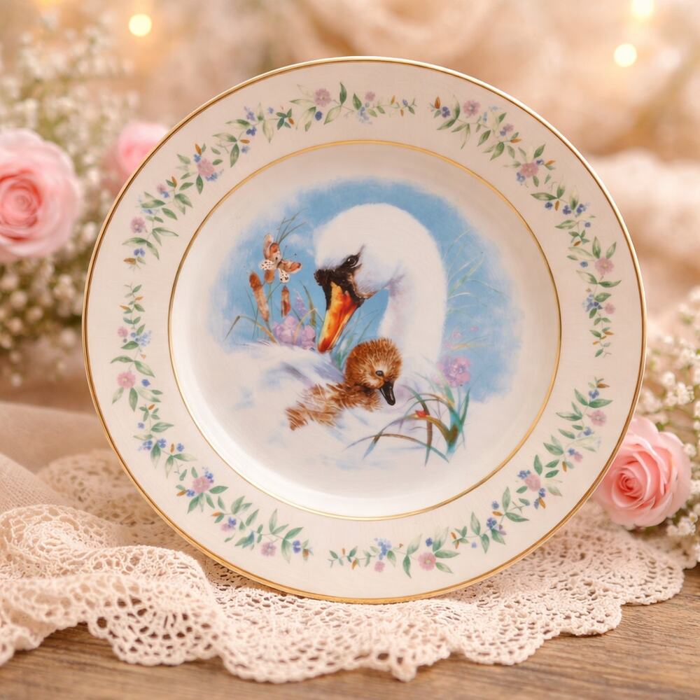 Vintage 1975 Avon Gentle Moments Swan Plate - Enoch Wedgwood England - With Box